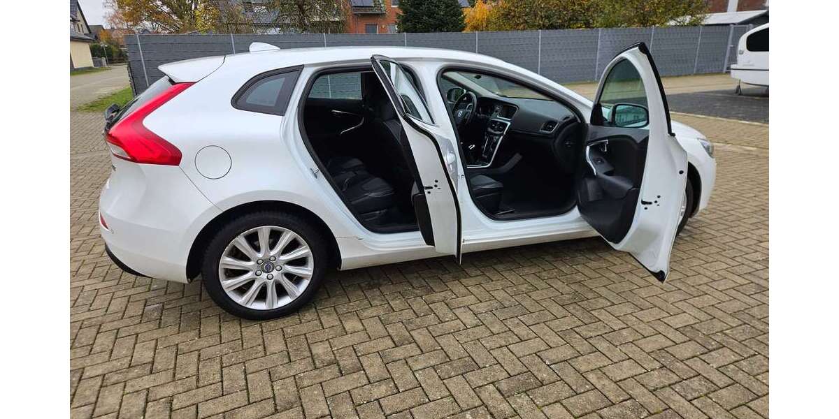 Volvo V40 111.000 km 11.300 &euro; Wendeburg 38176