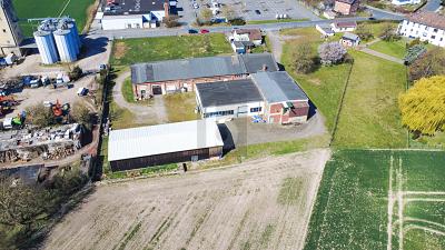 HALLENKOMPLEX MIT FREIFLÄCHEN UND WIESE 5 zimmer