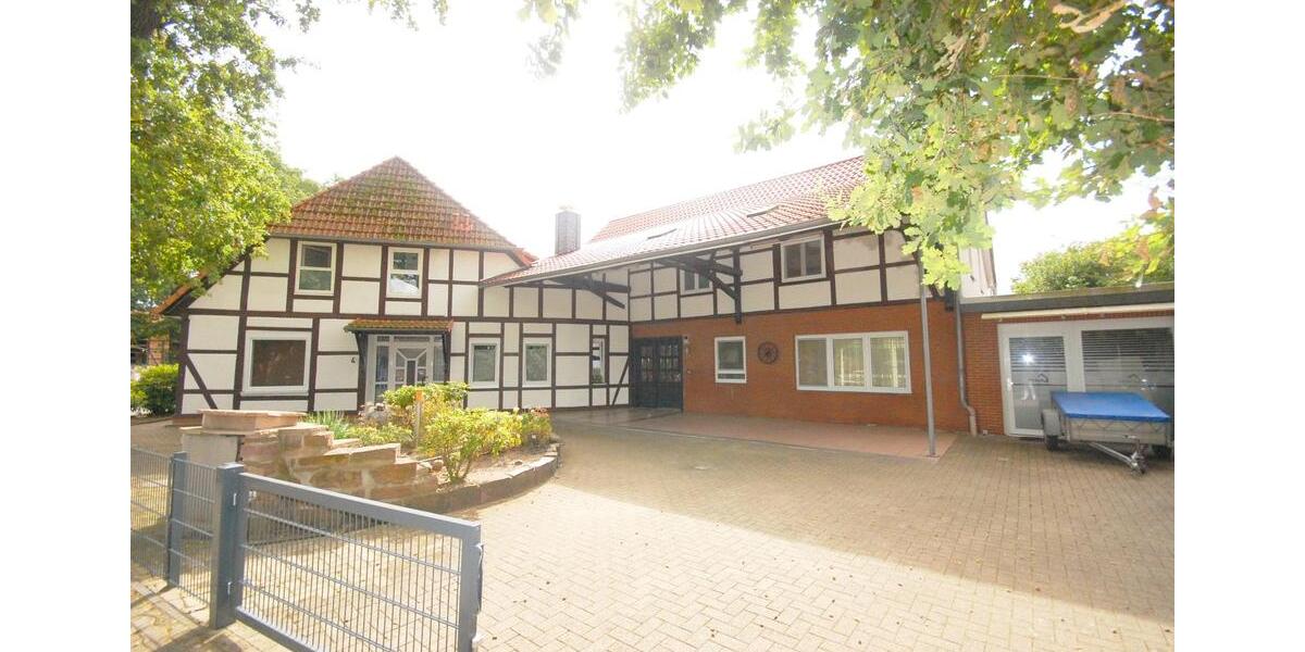 Einfamilienhaus Hillerse - 6 Zimmer, 260 m&sup2;, 1.200&euro; | Angebot:24864955