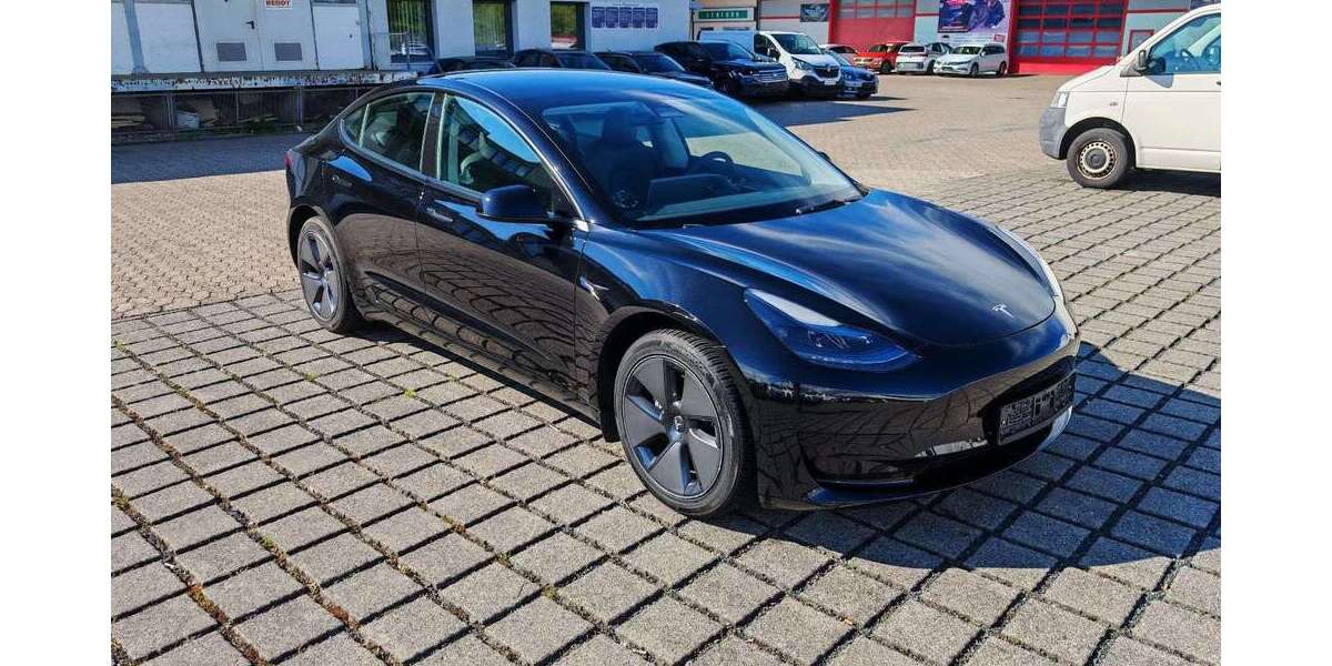 Tesla Model 3 35.664 km 29.870 &euro; Braunschweig 38112