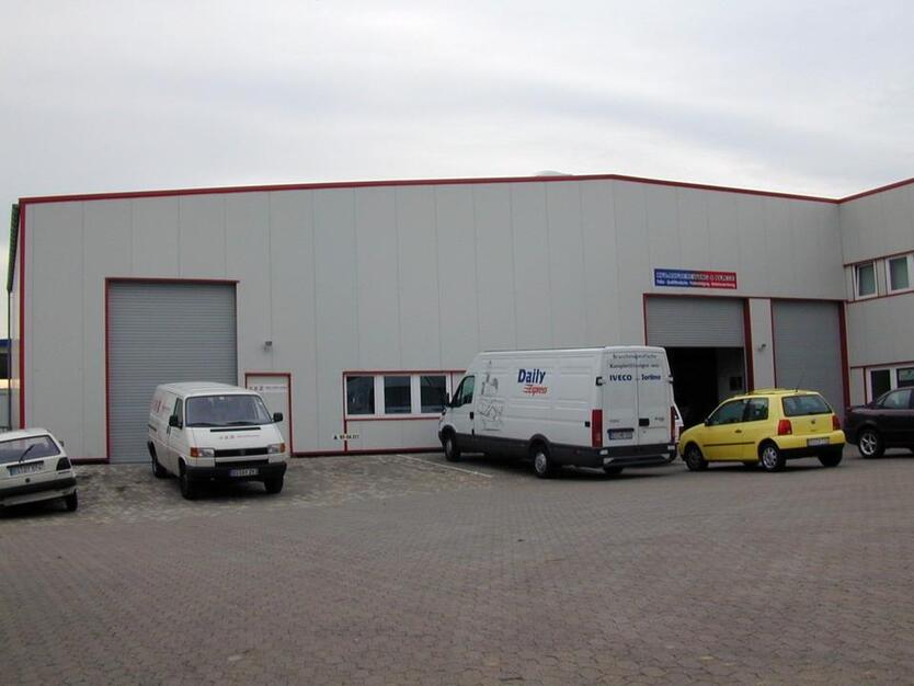 Halle, LKW befahrbar, beheizt, ca zimmer