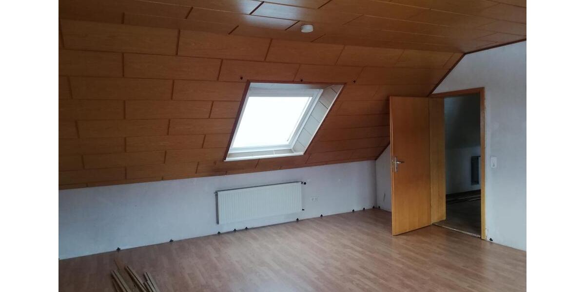 Dachgeschoßwohnung Salzgitter Ortschaft Südost - 5 Zimmer, 118 m&sup2;, 640&euro; | Angebot:24841312