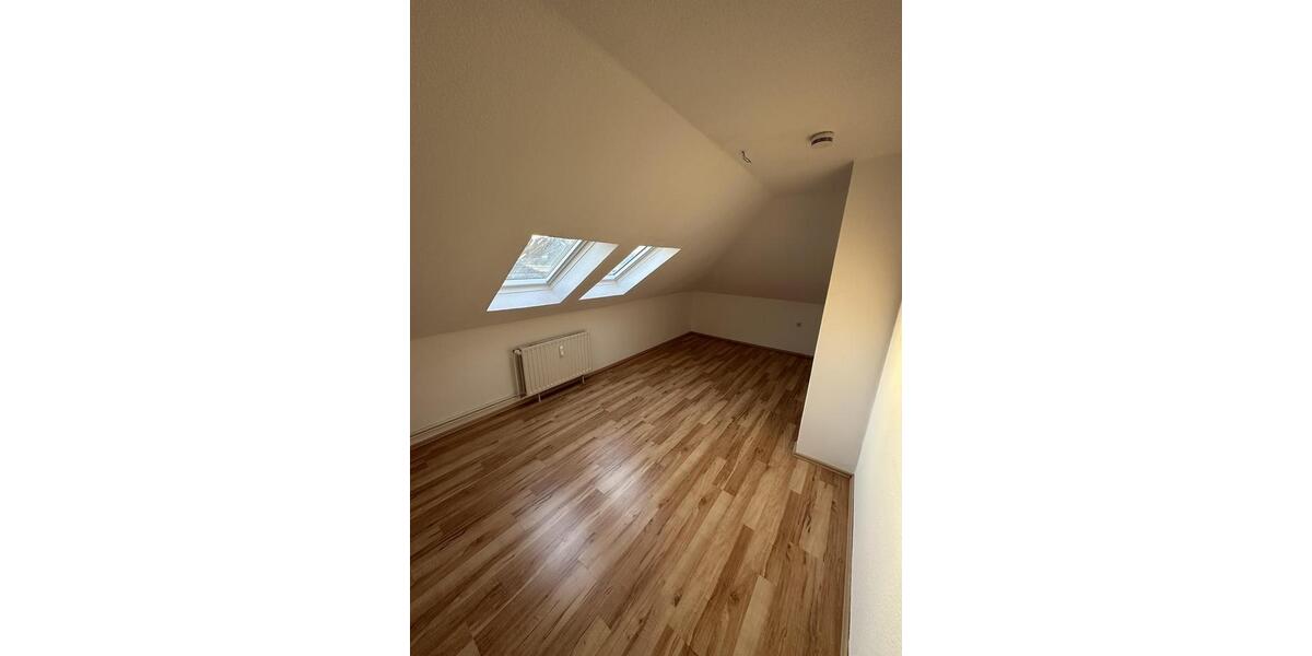 Dachgeschoßwohnung Braunschweig Nordstadt - 4 Zimmer, 120 m&sup2;, 1.200&euro; | Angebot:25783967