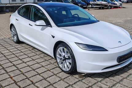 Tesla Model 3 4.606 km 43.470 &euro; Braunschweig 38112