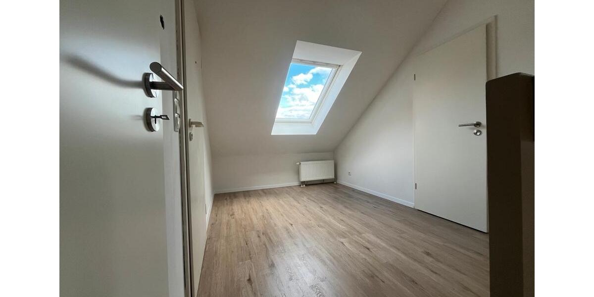 Dachgeschoßwohnung Braunschweig Wabe-Schunter-Beberbach - 3 Zimmer, 84 m&sup2;, 1.008&euro; | Angebot:25925818