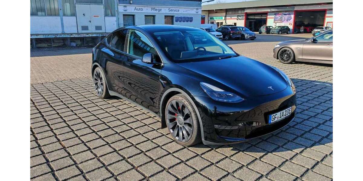 Tesla Model Y 78.166 km 32.970 &euro; Braunschweig 38112