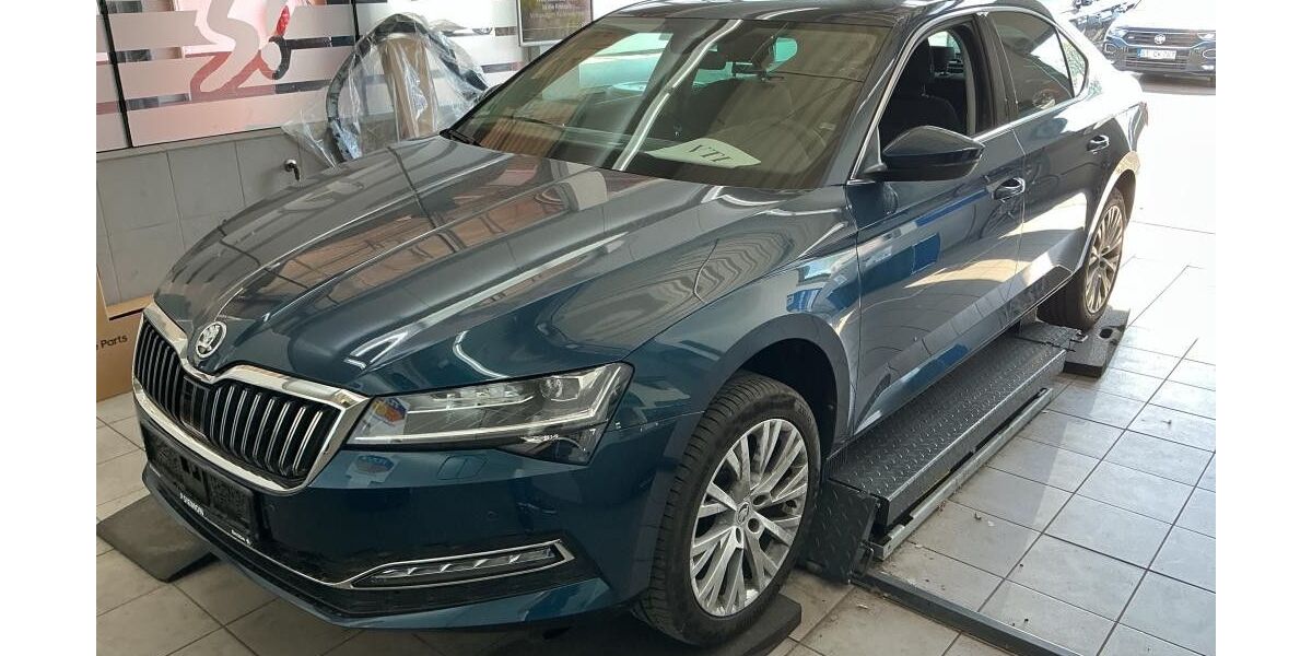 Skoda Superb 45.402 km 27.990 &euro; Braunschweig Wenden 38110