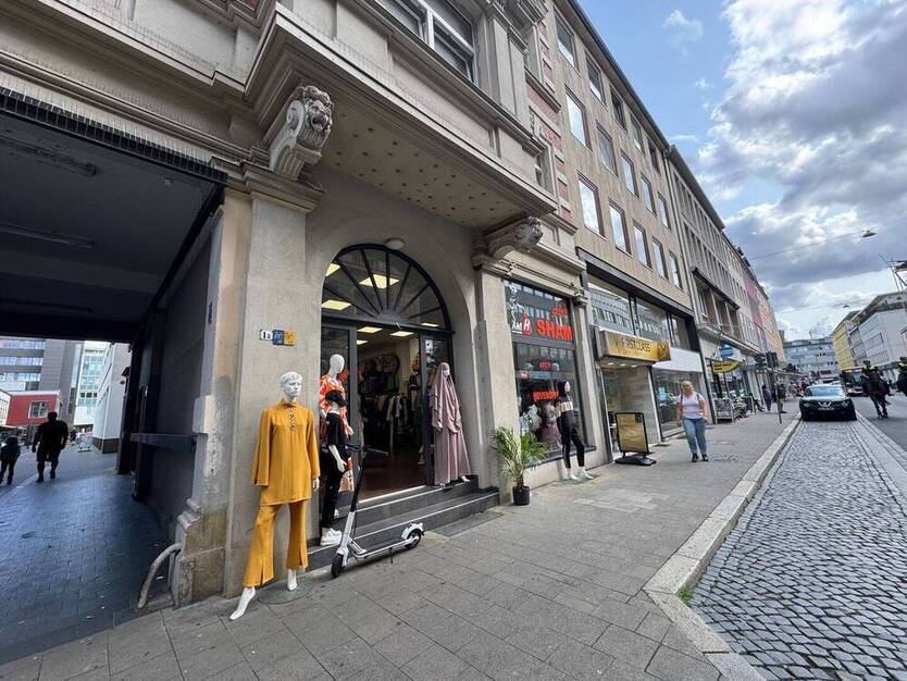 Ladenlokal in beliebter Innenstadtlage mit großer Schaufensterfläche