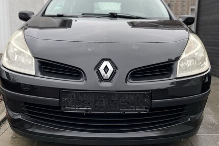 Renault Clio 144.853 km 2.300 &euro; Braunschweig 38100
