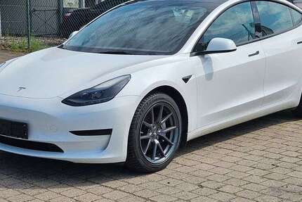 Tesla Model 3 106.589 km 25.940 &euro; Braunschweig 38112