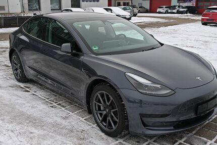 Tesla Model 3 21.448 km 27.470 &euro; Braunschweig 38112