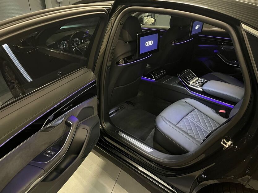 Audi A8 66.000 km 72.870 € Helmstedt 38350