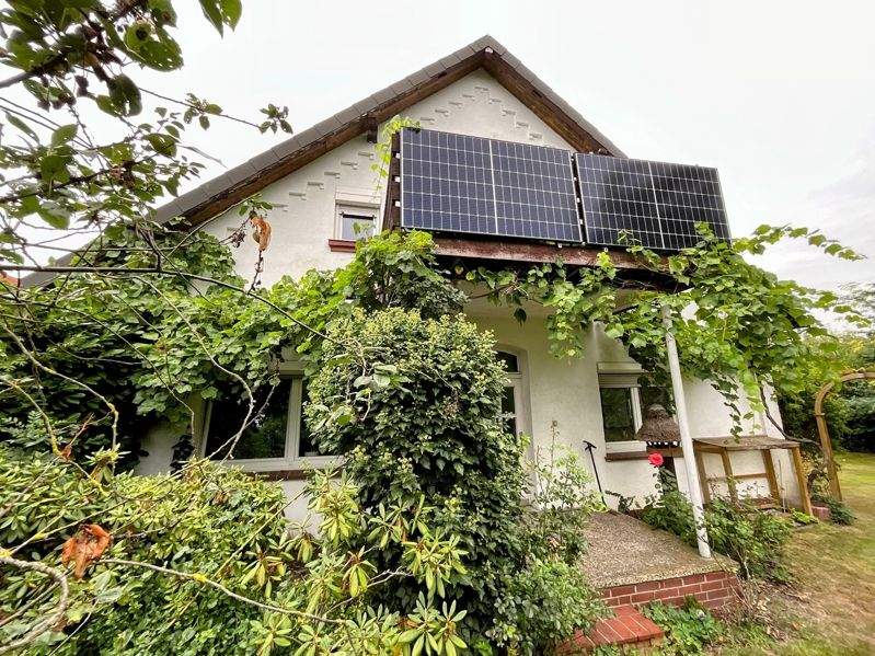 Geräumiges Einfamilienhaus mit Nebengebäude im Zentrum von Meine 6 zimmer