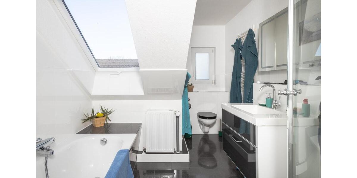 Dachgeschoßwohnung Braunschweig Westliches Ringgebiet - 5 Zimmer, 120 m&sup2;, 380.000&euro; | Angebot:27122040