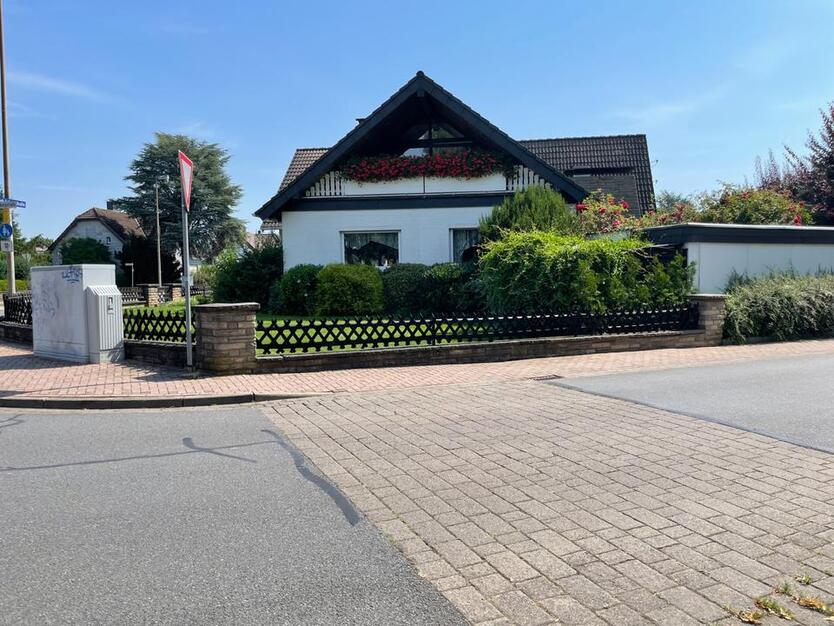 Charmantes Einfamilienhaus gehobene Ausstattung mit AtRIUm-Garten