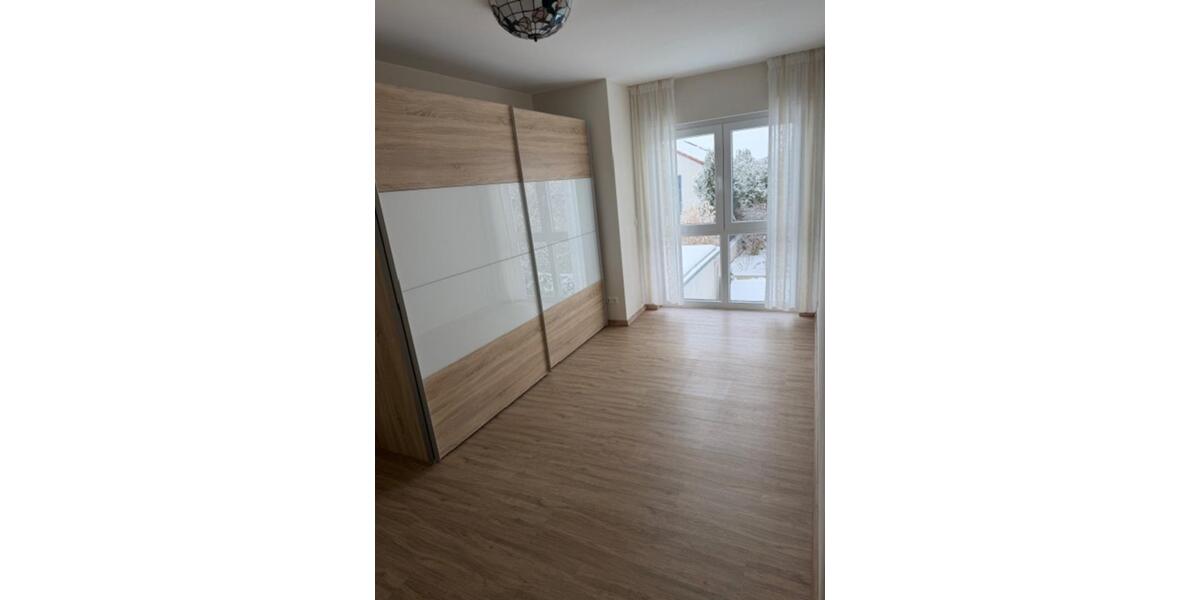 Etagenwohnung Schwülper - 3 Zimmer, 100 m&sup2;, 1.350&euro; | Angebot:24848550