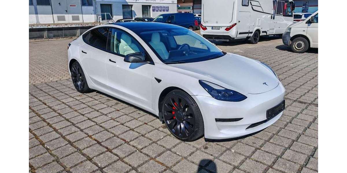 Tesla Model 3 56.545 km 26.970 &euro; Braunschweig 38112