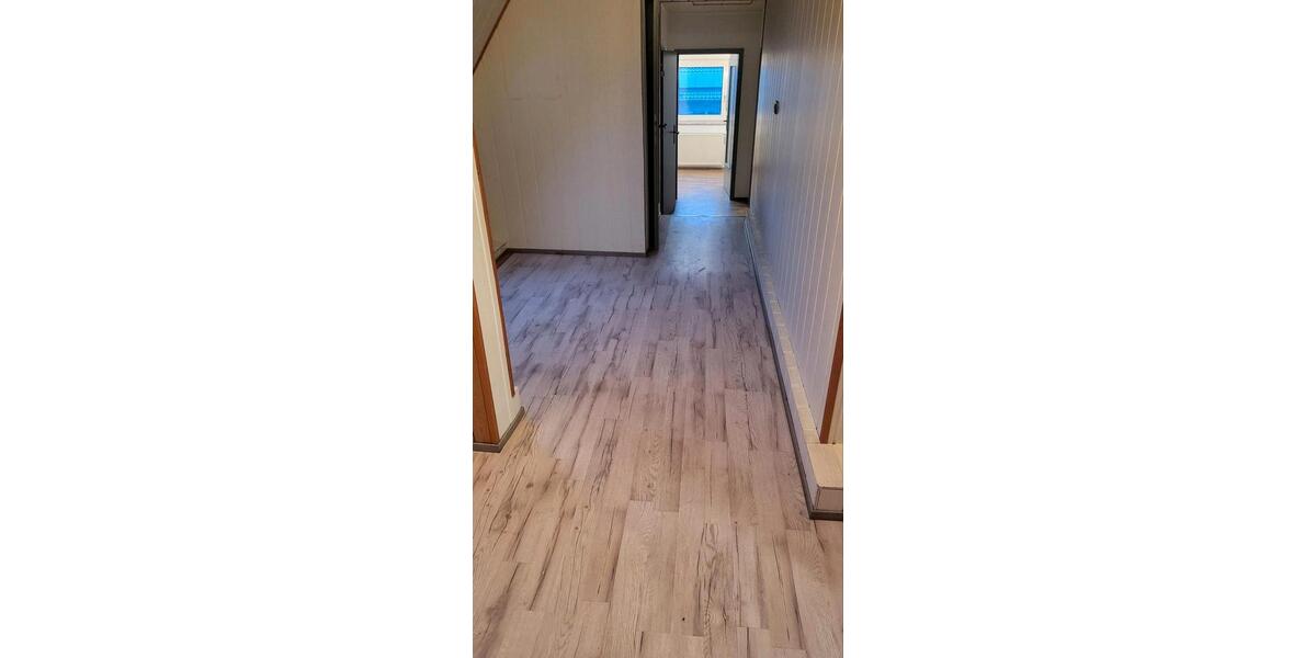 Einfamilienhaus Hillerse - 8 Zimmer, 220 m&sup2;, 1.500&euro; | Angebot:25973906