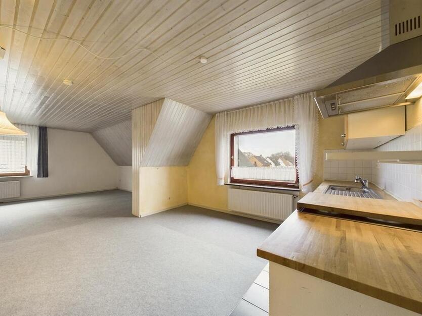 Ein-Zweifamilienhaus mit Tiefgarage & Carport
