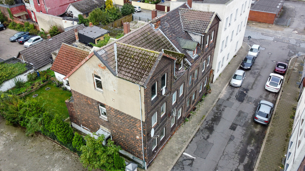 Handwerker aufgepasst! - Zentral gelegenes Mehrfamilienhaus mit Ausbaupotential 7 zimmer