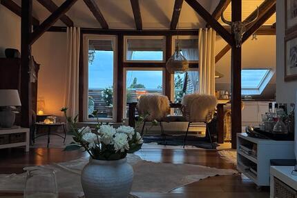 Moderne 2 Zimmer Dachgeschoss Wohnung mit großer Loggia zimmer