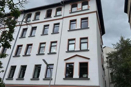Altbau am John-F.-Kennedy-Platz – Zentrale Lage nahe der Oker 3 zimmer