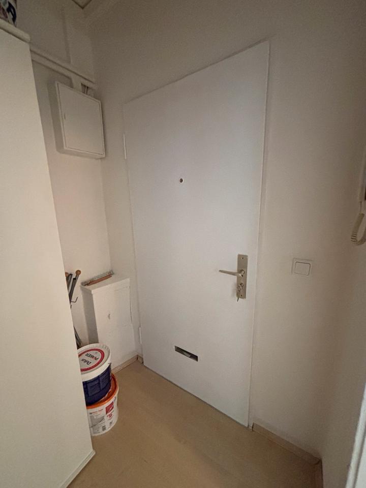 Ein-Zimmer-Wohnung mitten in Braunschweig. Vor dem Schloss