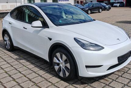 Tesla Model Y 139.398 km 26.970 &euro; Braunschweig 38112