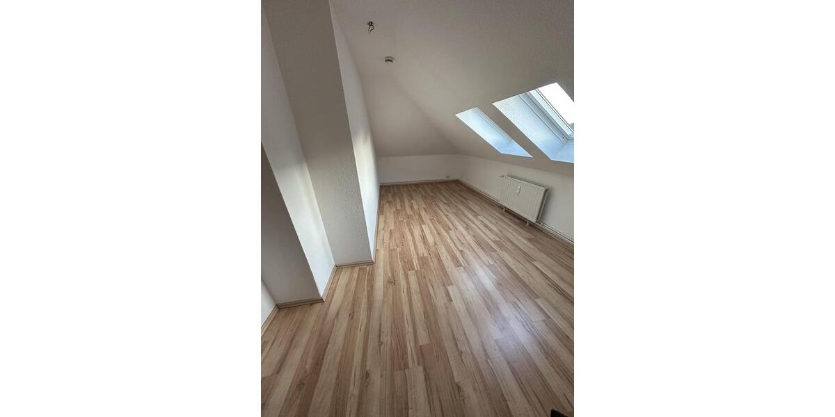 Dachgeschoßwohnung Braunschweig Nordstadt - 4 Zimmer, 120 m&sup2;, 1.200&euro; | Angebot:25783967
