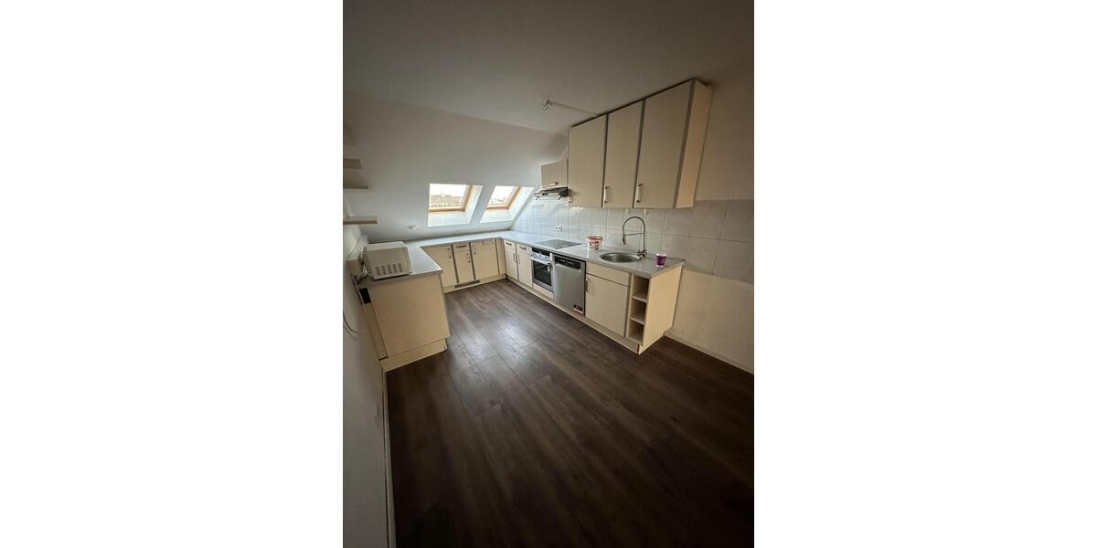 Dachgeschoßwohnung Braunschweig Nordstadt - 4 Zimmer, 120 m&sup2;, 1.200&euro; | Angebot:25783967