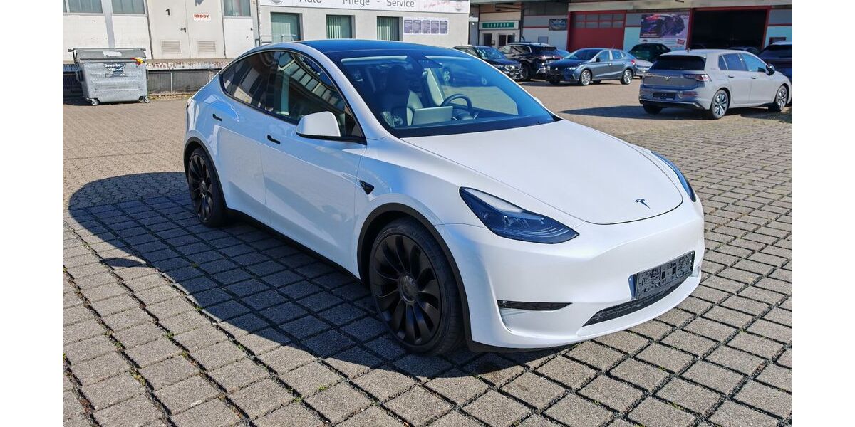 Tesla Model Y 76.115 km 34.470 &euro; Braunschweig 38112
