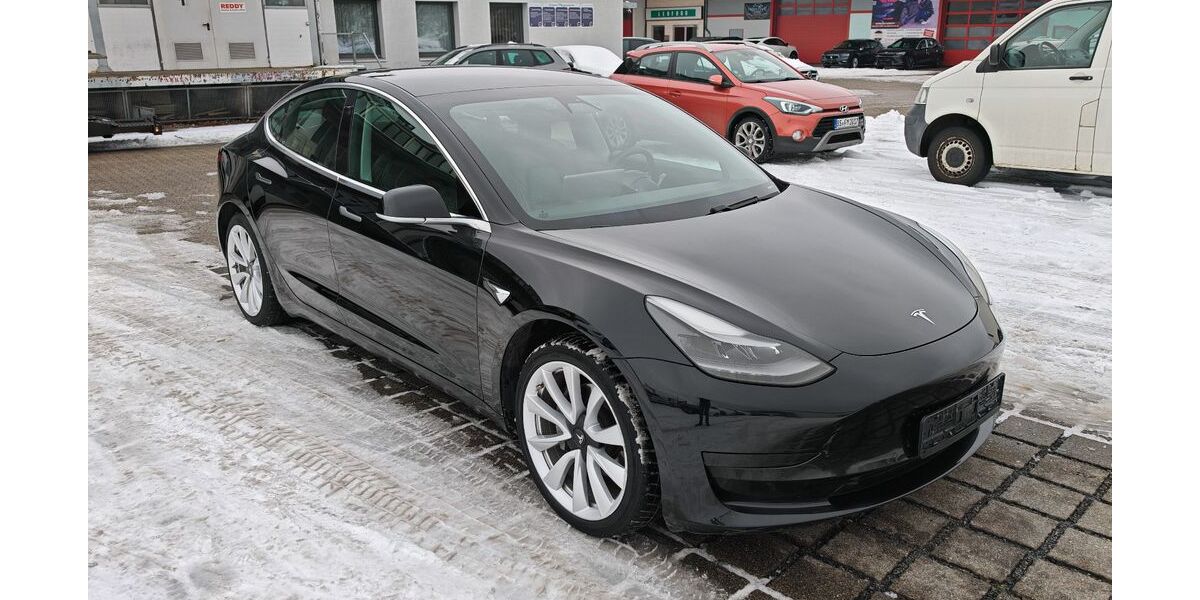 Tesla Model 3 179.955 km 16.970 &euro; Braunschweig 38112