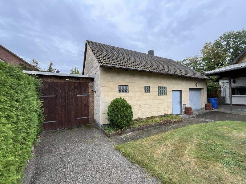 Geräumiges Einfamilienhaus mit Nebengebäude im Zentrum von Meine 6 zimmer